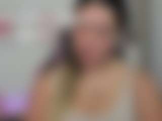 Melaanyluckk's Live Sex Cam Show