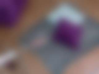 Live cam show with Emmasexxy - Horney on fapnchat