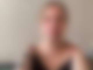 Spettacolo in cam dal vivo con AlisMoona - Suck su Camsoda