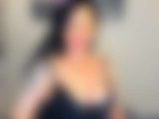 Sara MILF webcam performer live streaming
