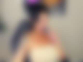 Live cam show with Sara - Public Brown Hair on Gym Cam Girls