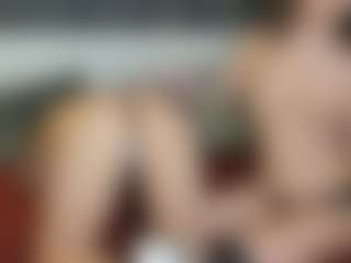 Live cam show with MilfStars - Skinny on AdultVida.com