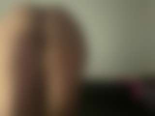 Realwetpussy32's Live Sex Cam Show