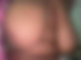 Realwetpussy32's Live Sex Cam Show