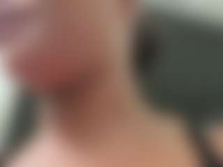 Realwetpussy32's Live Sex Cam Show