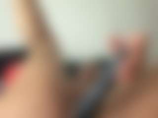 Realwetpussy32's Live Sex Cam Show