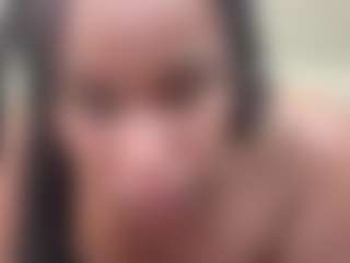 Realwetpussy32's Live Sex Cam Show