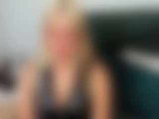 Live cam show with CatrinGood - Upskirt on Soda Cam