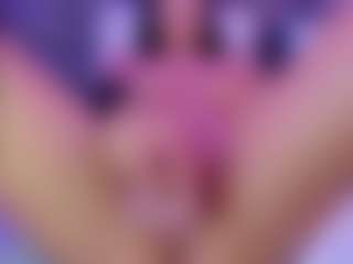 AlannaGil's Live Sex Cam Show