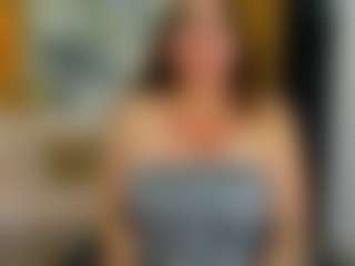 Danna38topless MILF webcam performer live streaming