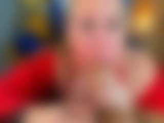 Danna38topless MILF webcam performer live streaming