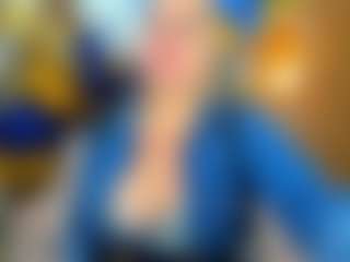 Danna38topless MILF webcam performer live streaming