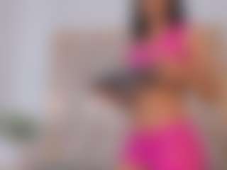 Live-Cam-Show mit angelkyraasm - Drink auf Camsoda