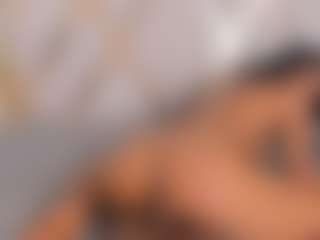 Live cam show with angelkyraasm - Skinny on Milfs Live