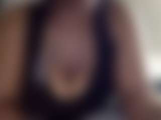 Live cam show with HunnIBoo - Thick on StripNow