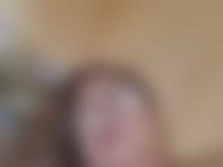 Live cam show with redlips46 - Average on CamwithHer