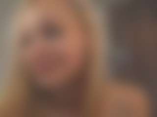 Live cam show with SuanneDano - Young Adult on Streamer API