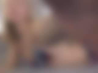 Live cam show with SuanneDano - Upskirt on TottyGirls