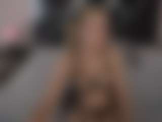 Live cam show with AlinaLemon - Moaning on CamwithHer