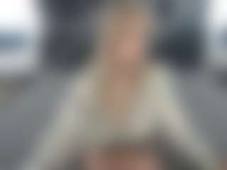 Live cam show with AlinaLemon - Camel Toe on Dolls Live