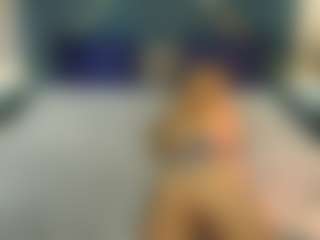 Live cam show with AlinaLemon - Moaning on googirlz