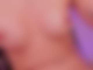 Live cam show with BellaConnor - Thin on Livezox