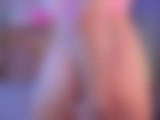 Live cam show with AlyshaHermenau - Tight on Camsoda