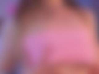 Live cam show with AlyshaHermenau - Game on Camsoda