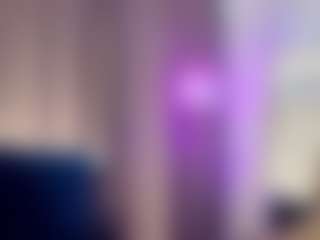 Live cam show with AlyshaHermenau - Oil on googirlz