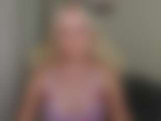 Live cam show with glossybabe - Blonde Hair on madthumbs