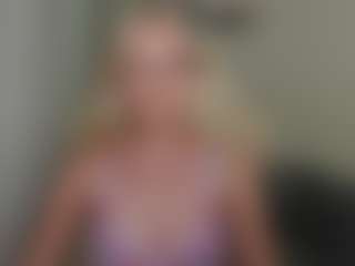 Live cam show with glossybabe - Blonde Hair on madthumbs