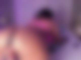 Live cam show with EmaRhodes - Mature on Camsoda