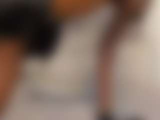Live cam show with Tahlia M - Public on Fling VIP Chat