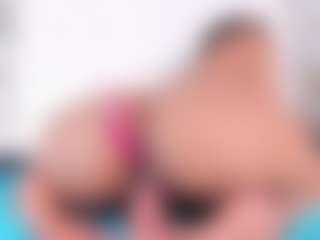 Live cam show with Daye - Spread on luckytryst.com