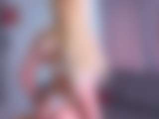 Live cam show with EmilyLion7 - White on Camming Site