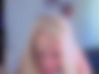 Live cam show with EmilyLion7 - Handjob on StripNow