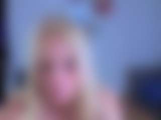 Live cam show with EmilyLion7 - Blue Eyes on Instabang