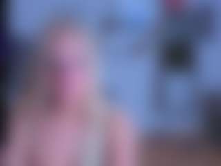 Live cam show with EmilyLion7 - Handjob on WildCum