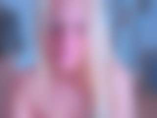 Live cam show with EmilyLion7 - Average on CamClone