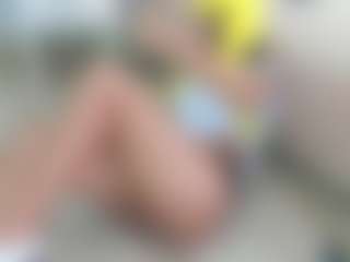 Live cam show with riiby - Striptease on wildcum.com
