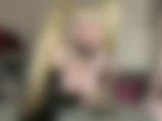 Live cam show with bratzdollchloe - Drinking on Uber Horny