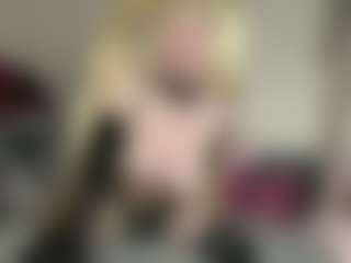 Live cam show with bratzdollchloe - Blue Eyes on livesuperchat.net