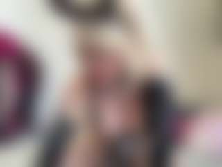 bratzdollchloe's Live Sex Cam Show