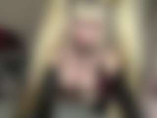 bratzdollchloe's Live Sex Cam Show