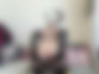 Live cam show with bratzdollchloe - Tease on wildcum.com