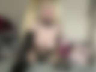 bratzdollchloe's Live Sex Cam Show