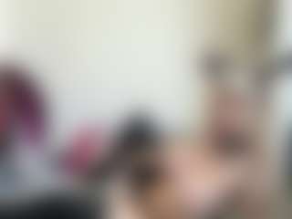 Live cam show with bratzdollchloe - Blonde Hair on livesuperchat.net