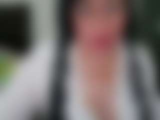 Live cam show with GraceMaturemilf - Nipple Piercings on CamClone