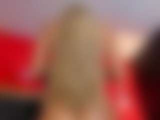 YayaHilton's Live Sex Cam Show