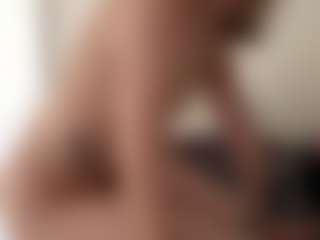 Live cam show with SharronHelzer - Ass Clapping on livesuperchat.net